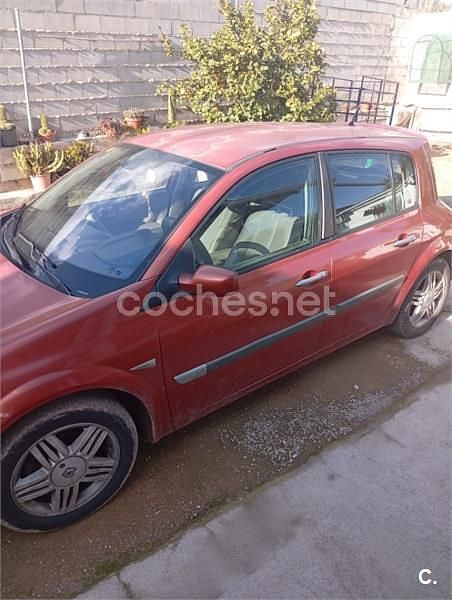 Usado Renault Mégane II Dynamique 120 CV (88 kW) 2004 Rojo Berlina