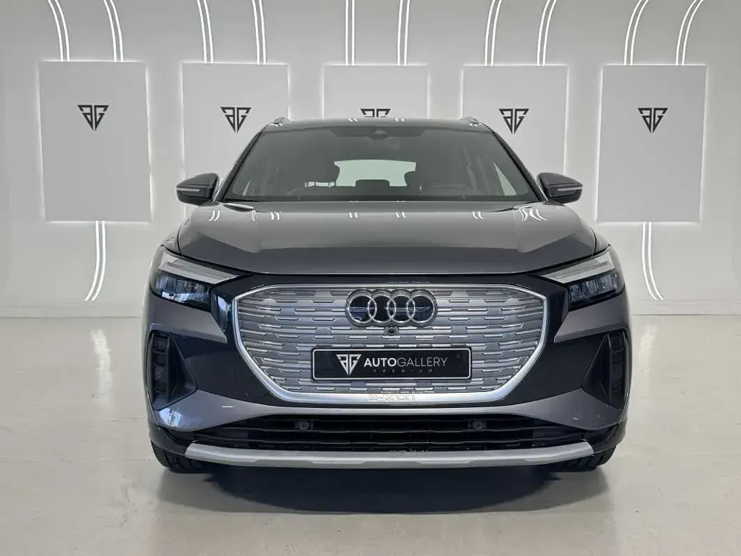 Usado Audi Q4 e-tron Advanced Plus 152 kW (208 CV) 2021 Gris SUV