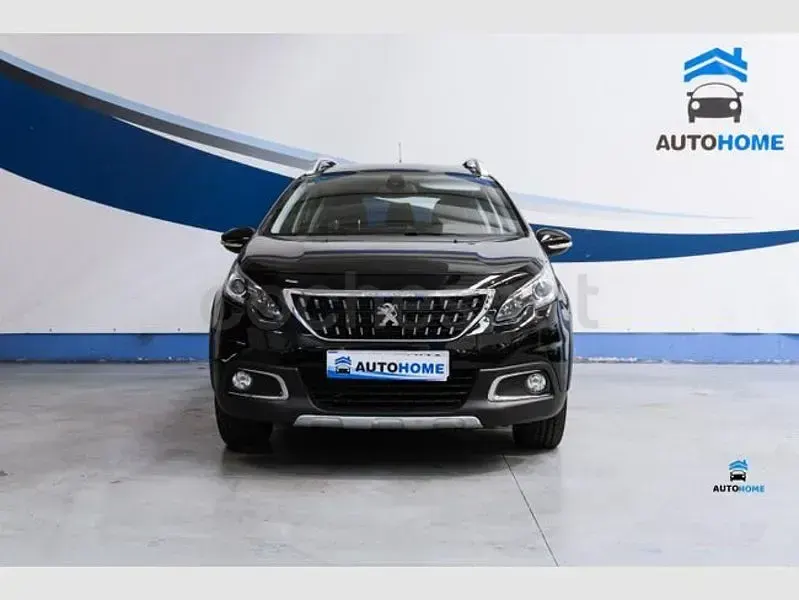 Usado Peugeot 2008 Allure 110 CV (80 kW) 2018 Negro SUV