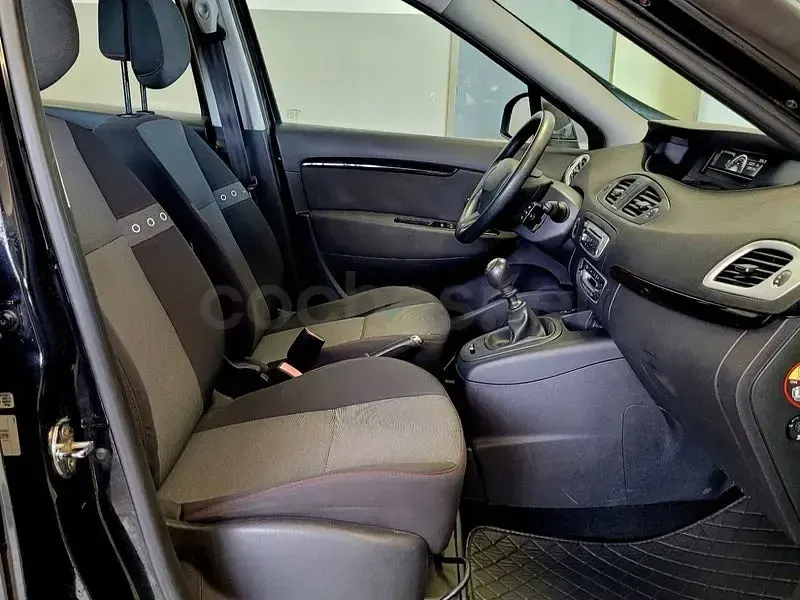Usado Renault Scénic III Dynamique 110 CV (80 kW) 2013 Negro Monovolumen