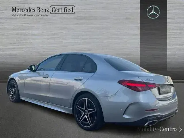 Usado Mercedes C220 200 CV (147 kW) 2025 Plata hightech Berlina