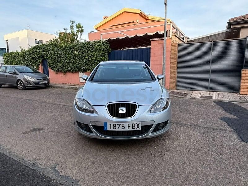 Usado Seat Leon Reference 105 CV (77 kW) 2006 Gris / plata Utilitario