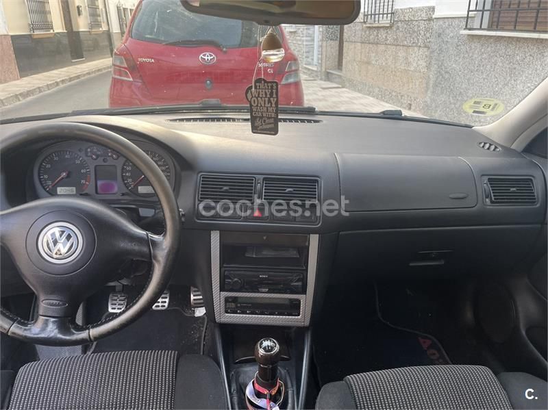 Usado VW Golf IV Highline 150 CV (110 kW) 2001 Azul Familiar