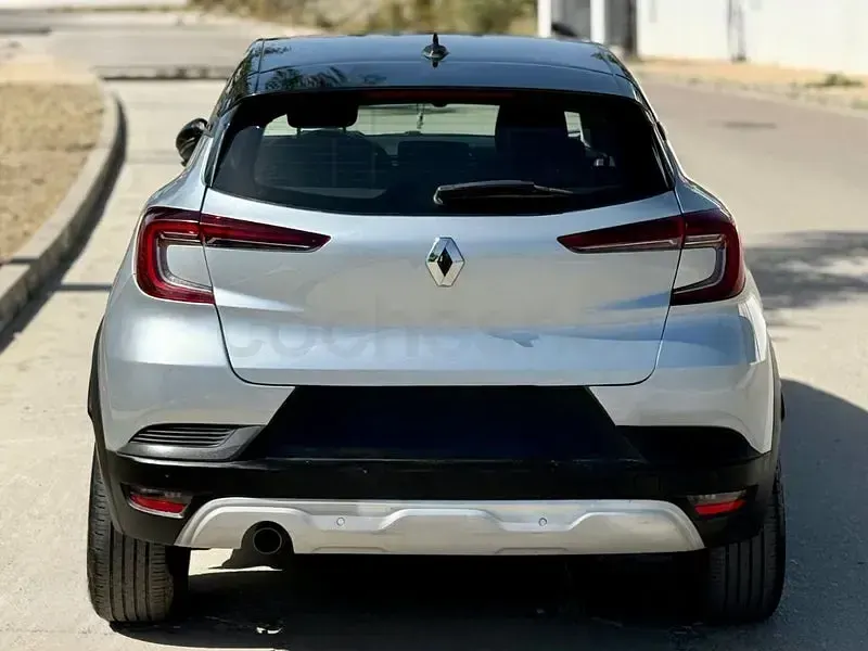 Usado Renault Captur Zen 115 CV (84 kW) 2020 Gris / plata SUV