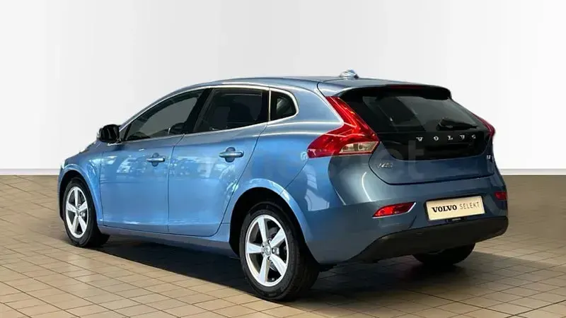 Usado Volvo V40 Momentum 120 CV (88 kW) 2015 Azul Berlina