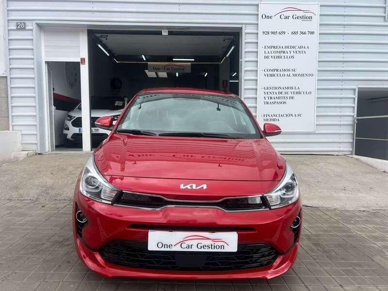 Usado Kia Rio 101 CV (74 kW) 2022 Rojo Utilitario