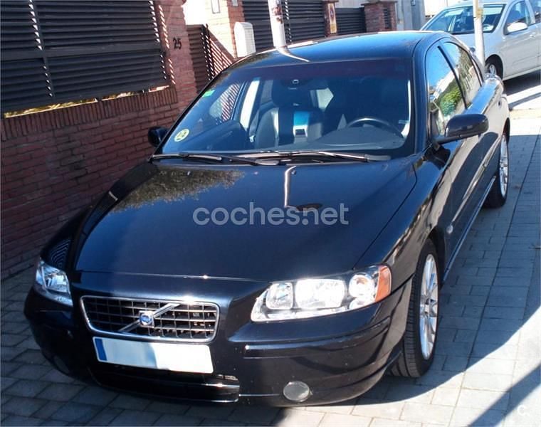 Usado Volvo S60 Momentum 163 CV (119 kW) 2005 Azul Berlina