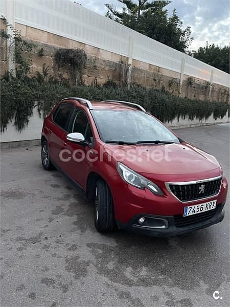 Usado Peugeot 2008 Access 82 CV (60 kW) 2018 Rojo SUV