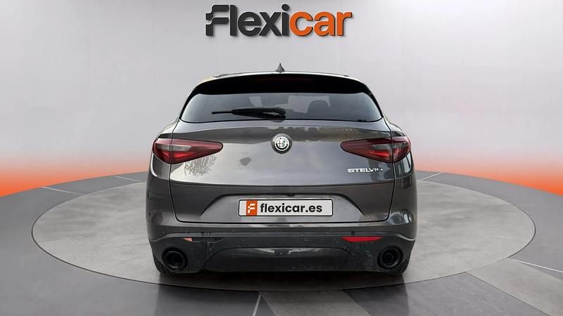 Usado Alfa Romeo Stelvio Sprint 160 CV (117 kW) 2022 Gris SUV
