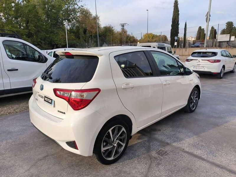 Usado Toyota Yaris Hybrid 100 CV (73 kW) 2020 Blanco Utilitario
