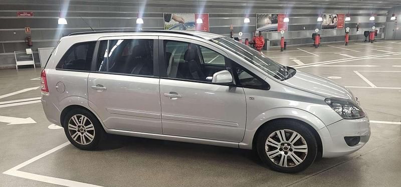Usado Opel Zafira Family 125 CV (91 kW) 2012 Gris Monovolumen