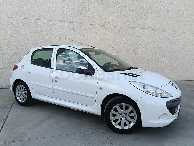 Usado Peugeot 206+ 70 CV (51 kW) 2010 Blanco Utilitario