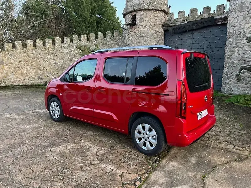 Usado Opel Combo Life Innovation 131 CV (96 kW) 2019 Rojo Monovolumen