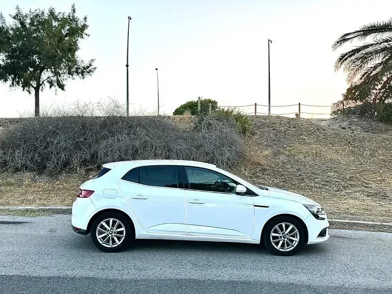 Usado Renault Mégane III Bose Edition 130 CV (95 kW) 2016 Blanco Berlina
