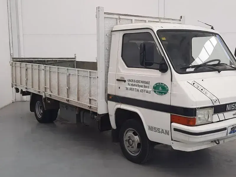 Usado Nissan Trade 63 CV (46 kW) 1989 Blanco Familiar