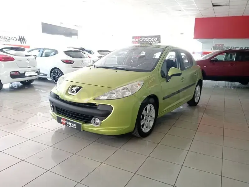 Usado Peugeot 207 120 CV (88 kW) 2007 Verde Berlina
