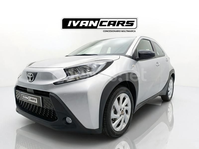 Usado Toyota Aygo X Play 72 CV (52 kW) 2023 Gris / plata SUV