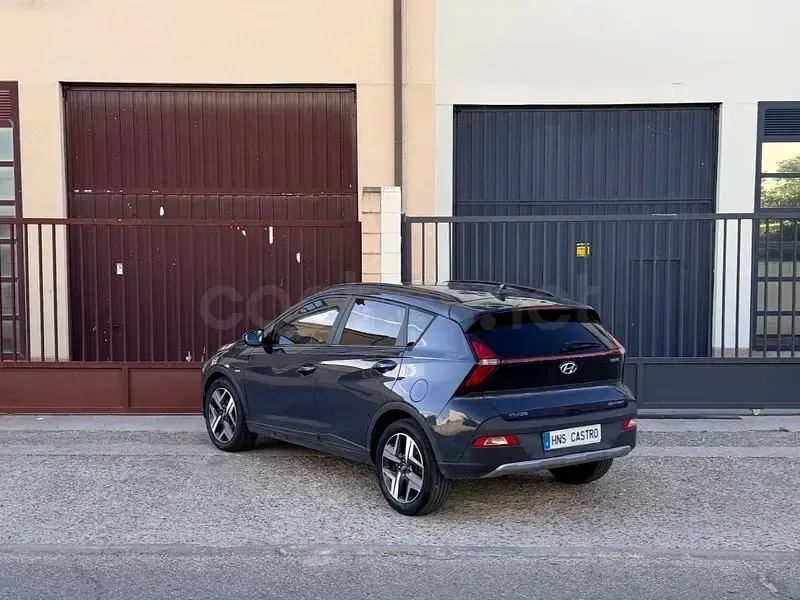 Usado Hyundai Bayon Style 120 CV (88 kW) 2022 Gris / plata SUV