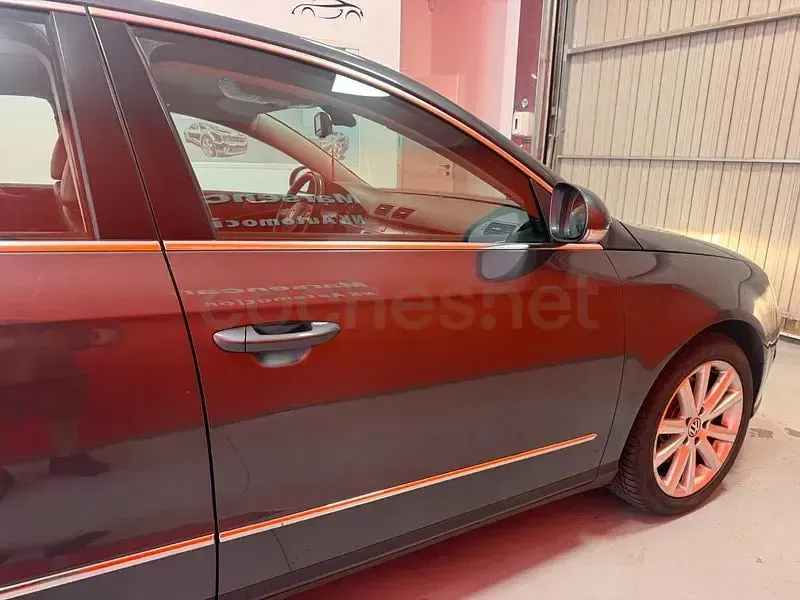 Usado VW Passat Highline 140 CV (102 kW) 2009 Gris / plata Berlina