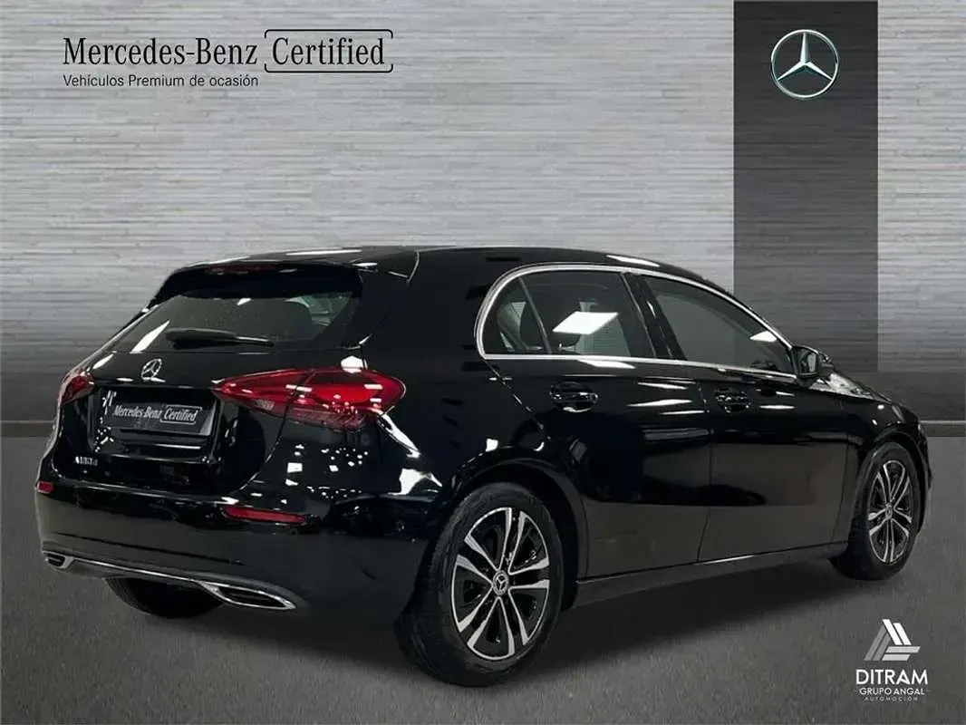 Usado Mercedes A180 116 CV (85 kW) 2024 Negro Berlina