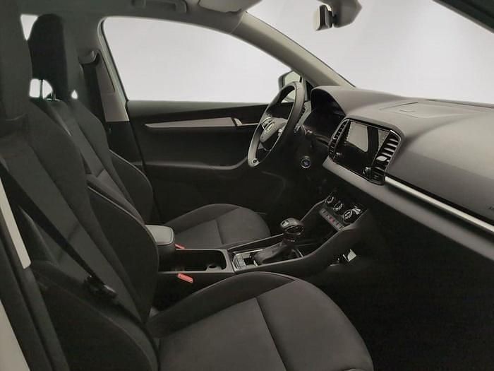 Usado Skoda Karoq Ambition 150 CV (110 kW) 2023 Blanco SUV