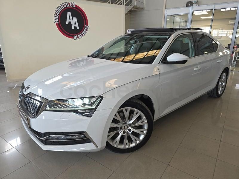 Usado Skoda Superb Style 218 CV (160 kW) 2021 Blanco Berlina