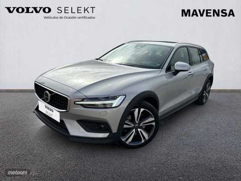 Plateado Usado 2022 Volvo V60 CC Ultimate Familiar | 45.900 € - Imagen 1/4