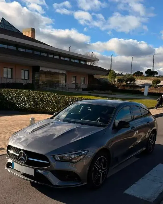 Usado Mercedes CLA250e Shooting Brake 218 CV (160 kW) 2020 Gris Familiar