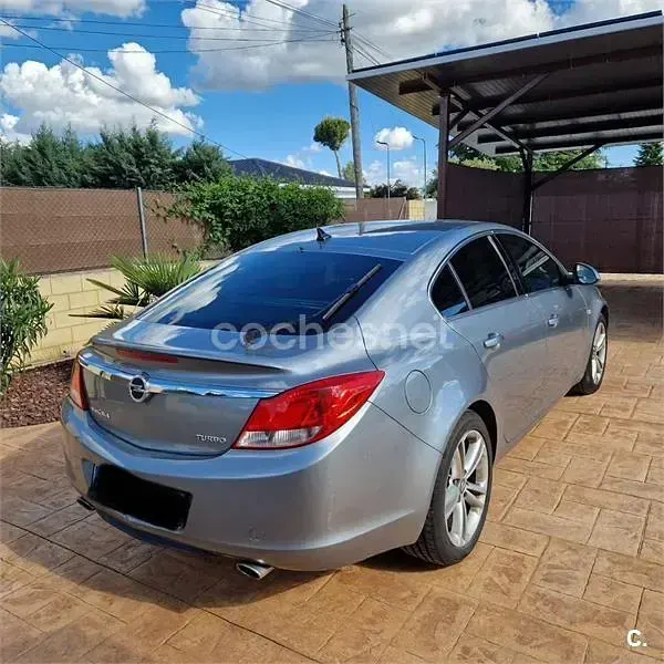 Usado Opel Insignia Sport 180 CV (132 kW) 2011 Gris / plata Berlina
