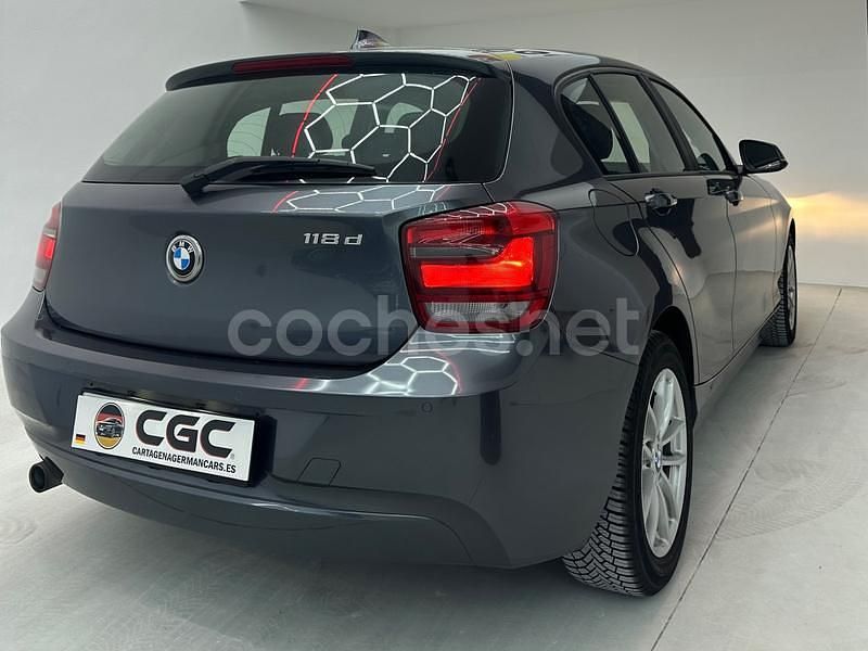 Usado BMW 118 Comfort Edition 143 CV (105 kW) 2014 Gris / plata Utilitario