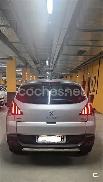 Usado Peugeot 3008 Style 120 CV (88 kW) 2015 Gris / plata Familiar