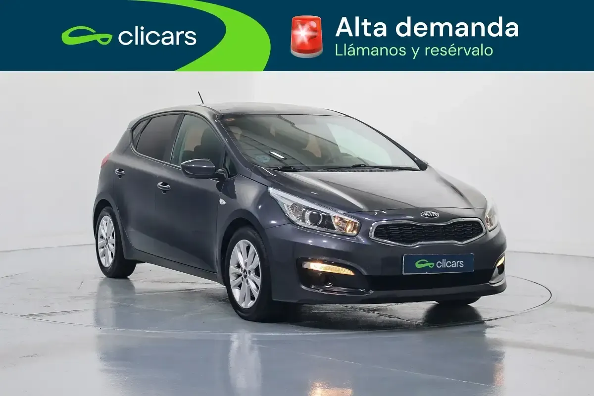 Usado Kia Ceed GT 90 CV (66 kW) 2017 Gris / plata Berlina