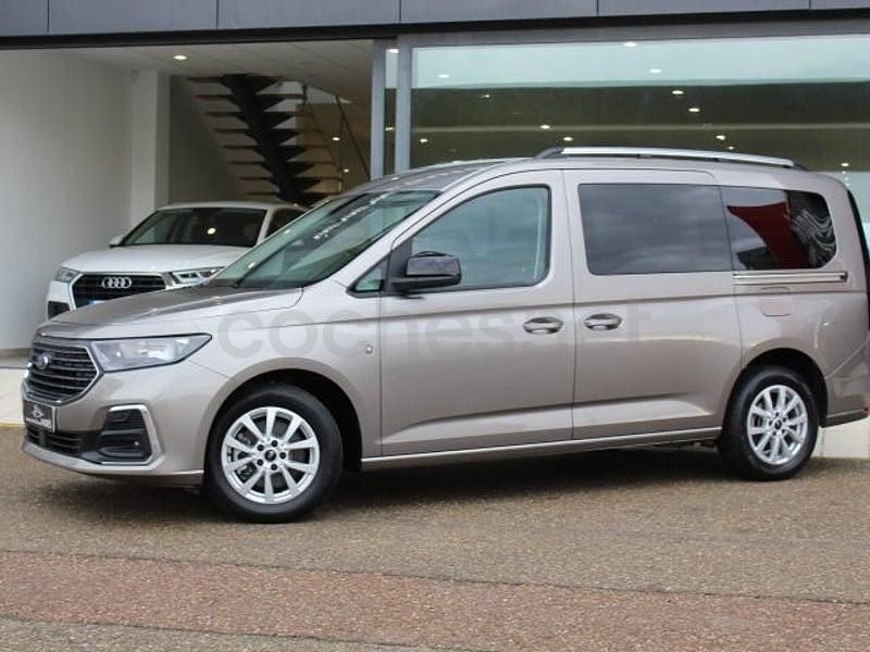 Usado Ford Grand Tourneo Connect Titanium 114 CV (83 kW) 2024 Gris / plata Monovolumen