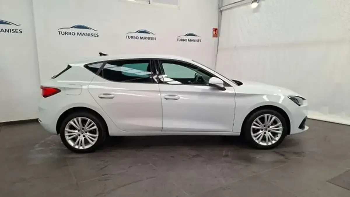 Käytetty Seat Leon Style 116 HP (85 kW) 2022 Valkoinen Viistoperä