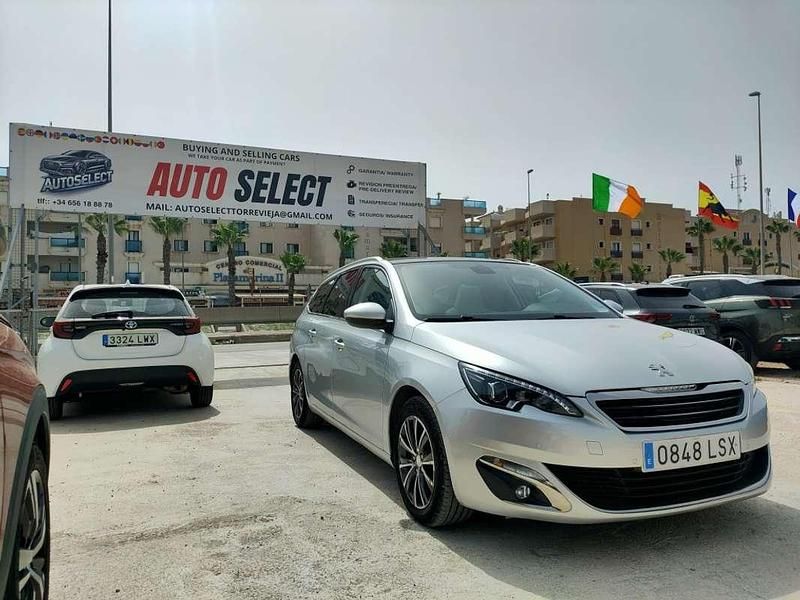 Gris Usado 2016 Peugeot 308 Allure Utilitario | 9500 € (Buen precio) - Imagen 1/4