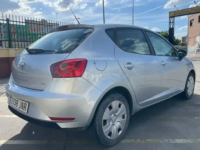 Begagnad Seat Ibiza Reference 90 HK (66 kW) 2016 Grå Sedan
