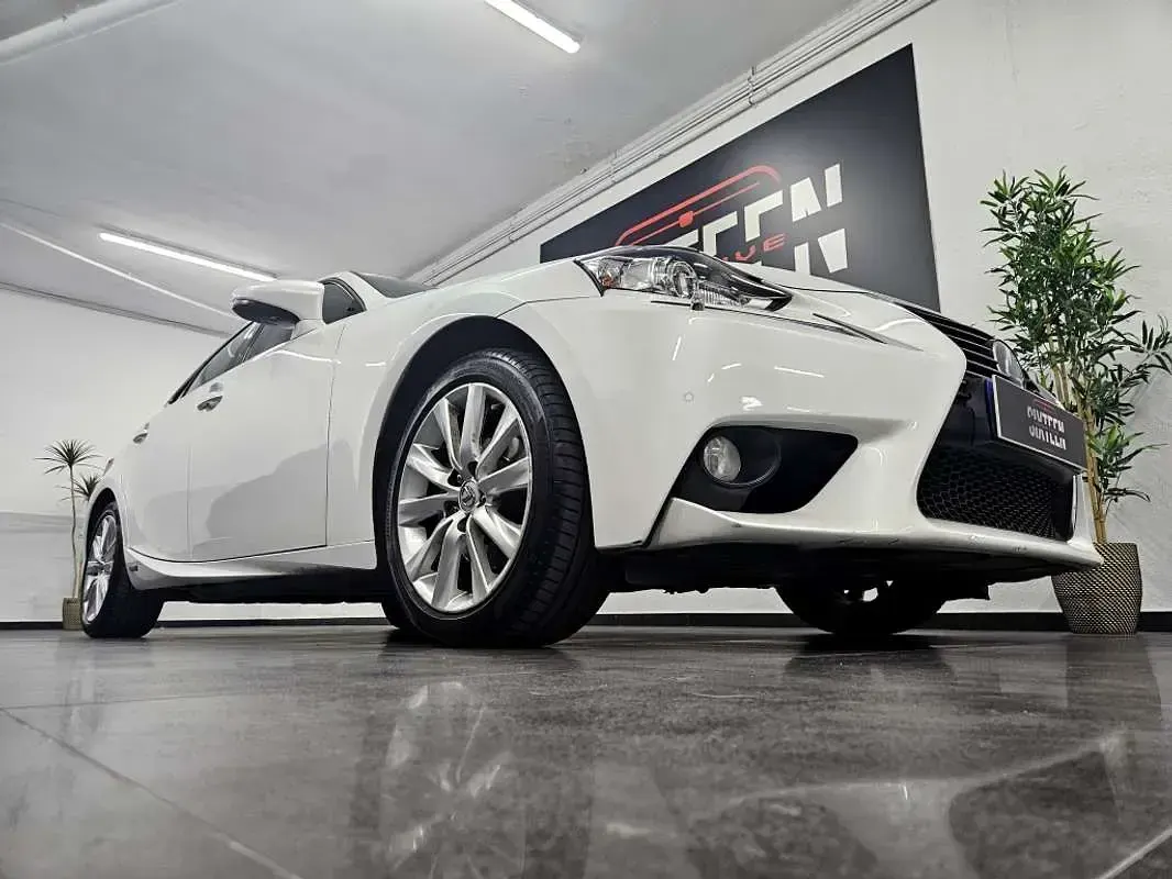 Usado Lexus IS300h Executive Line 223 CV (164 kW) 2014 Blanco Berlina
