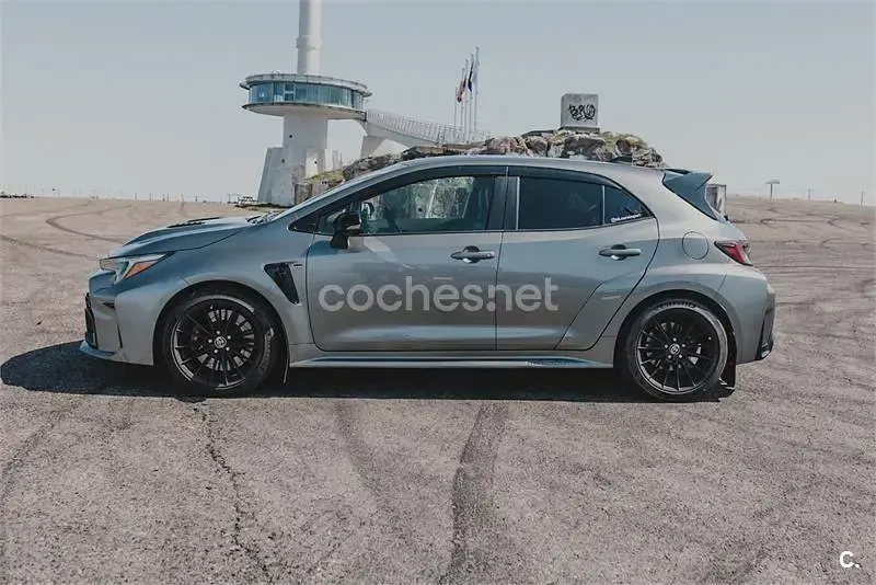 Usado Toyota Yaris 276 CV (202 kW) 2023 Gris / plata Utilitario