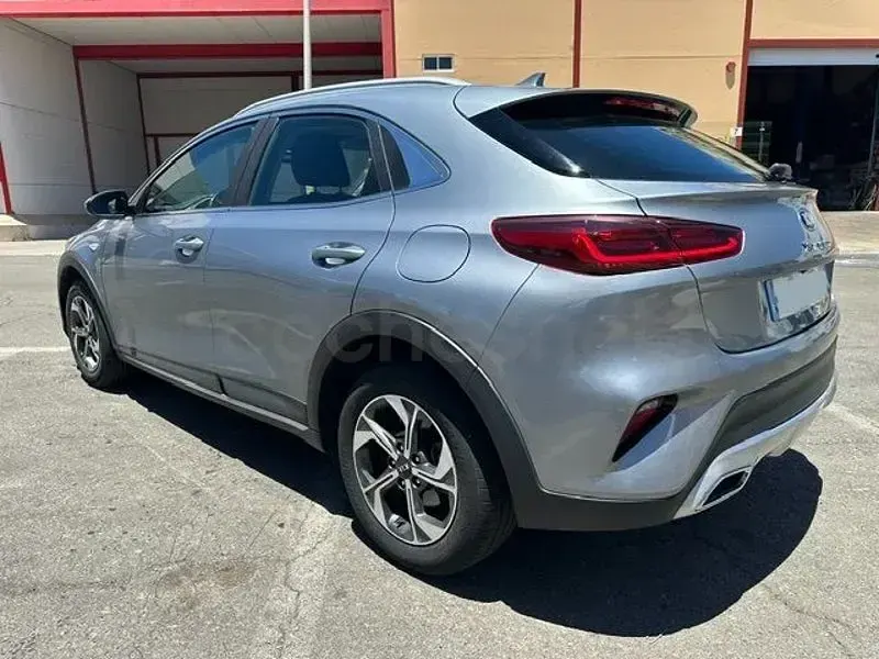 Usado Kia XCeed 136 CV (100 kW) 2021 Gris / plata SUV