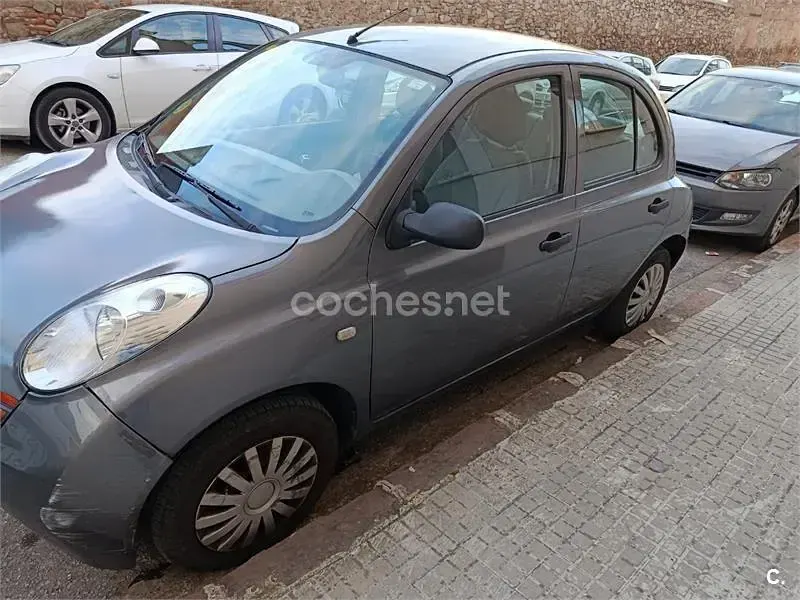 Usado Nissan Micra Visia 65 CV (47 kW) 2003 Gris / plata Utilitario