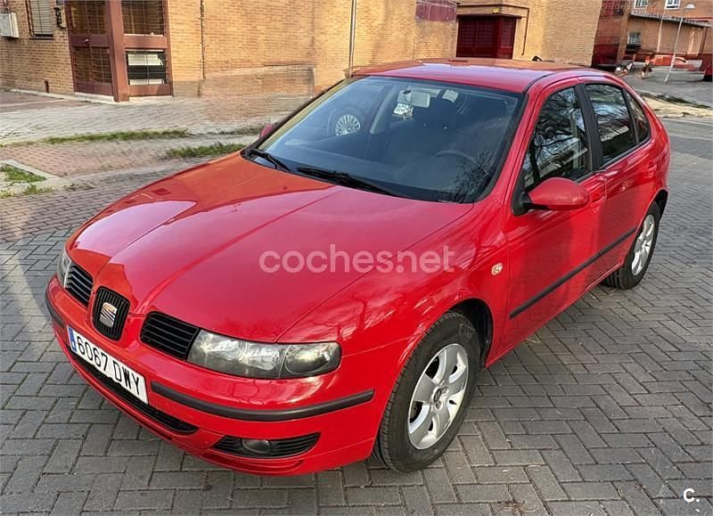 Usado Seat Leon Sport 102 CV (75 kW) 2006 Rojo Utilitario