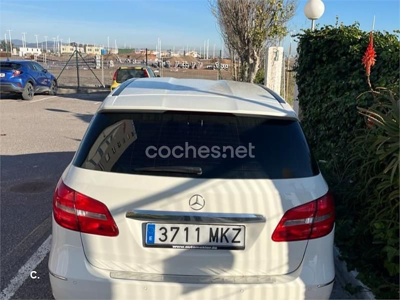 Usado Mercedes B200 136 CV (100 kW) 2012 Blanco Monovolumen