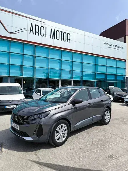 Usado Peugeot 3008 Active 130 CV (95 kW) 2021 Gris / plata SUV
