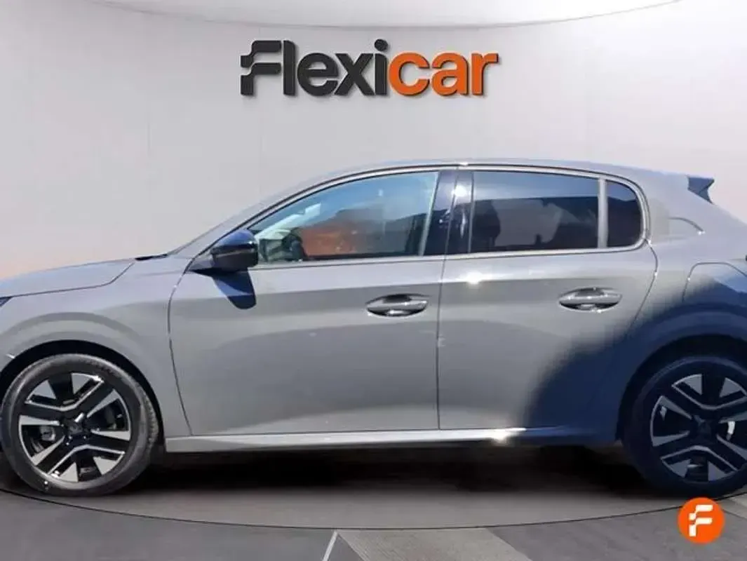 Usado Peugeot 208 Allure 101 CV (74 kW) 2025 Gris Utilitario