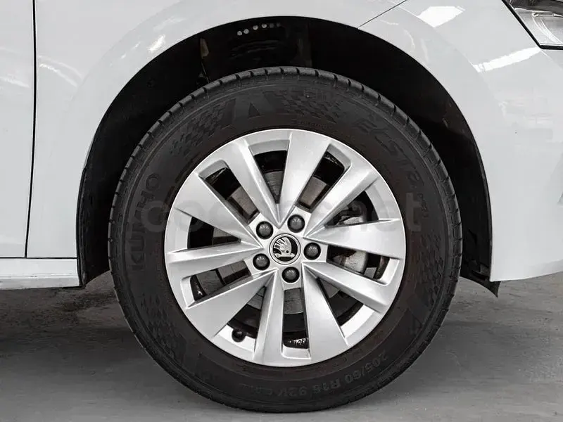 Usado Skoda Kamiq Ambition 110 CV (80 kW) 2021 Blanco SUV