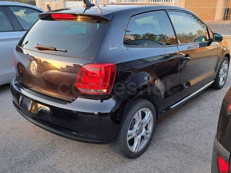 Usado VW Polo 75 CV (55 kW) 2013 Negro Utilitario