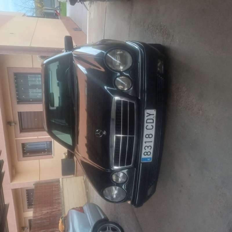 Usado Mercedes E280 Avantgarde 204 CV (150 kW) 1998 Azul Berlina