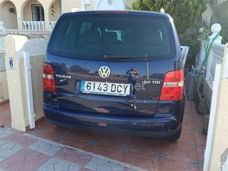 Usado VW Touran Highline 136 CV (100 kW) 2004 Azul Monovolumen