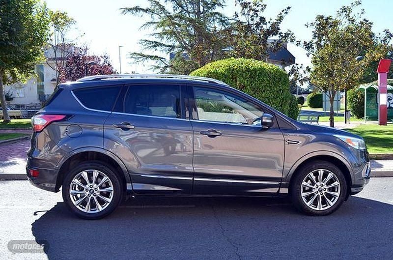 Usado Ford Kuga Vignale 180 CV (132 kW) 2016 Gris SUV
