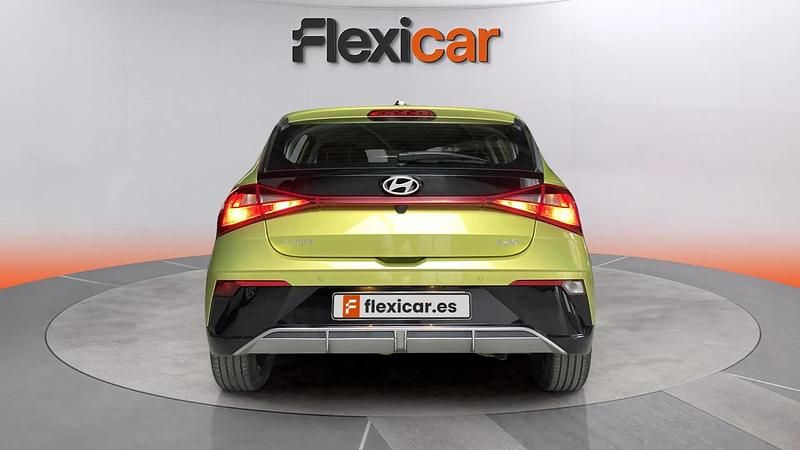 Usado Hyundai i20 101 CV (74 kW) 2024 Verde Utilitario